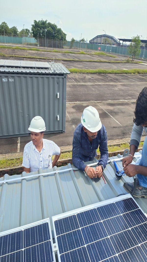 View of the power output and monitoring display for the 2kW system.