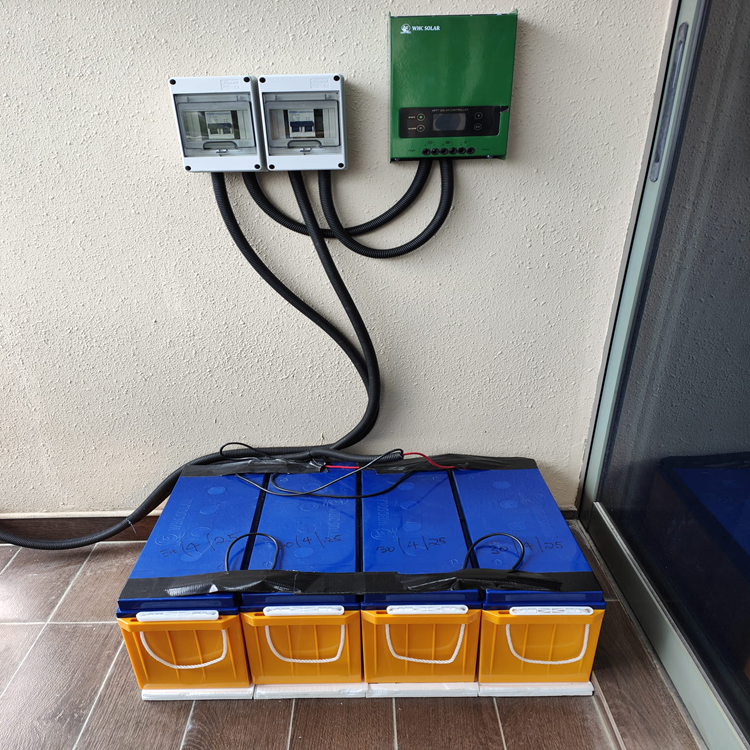 battery bank for a 100% off grid Solar Air conditioner